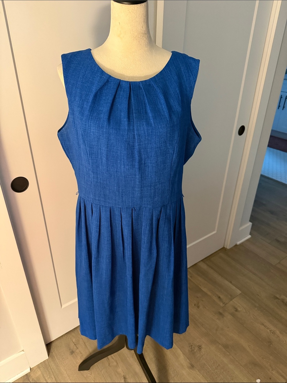 Ellen Tracy Sleeveless Cobalt Blue Pleated Midi Dress